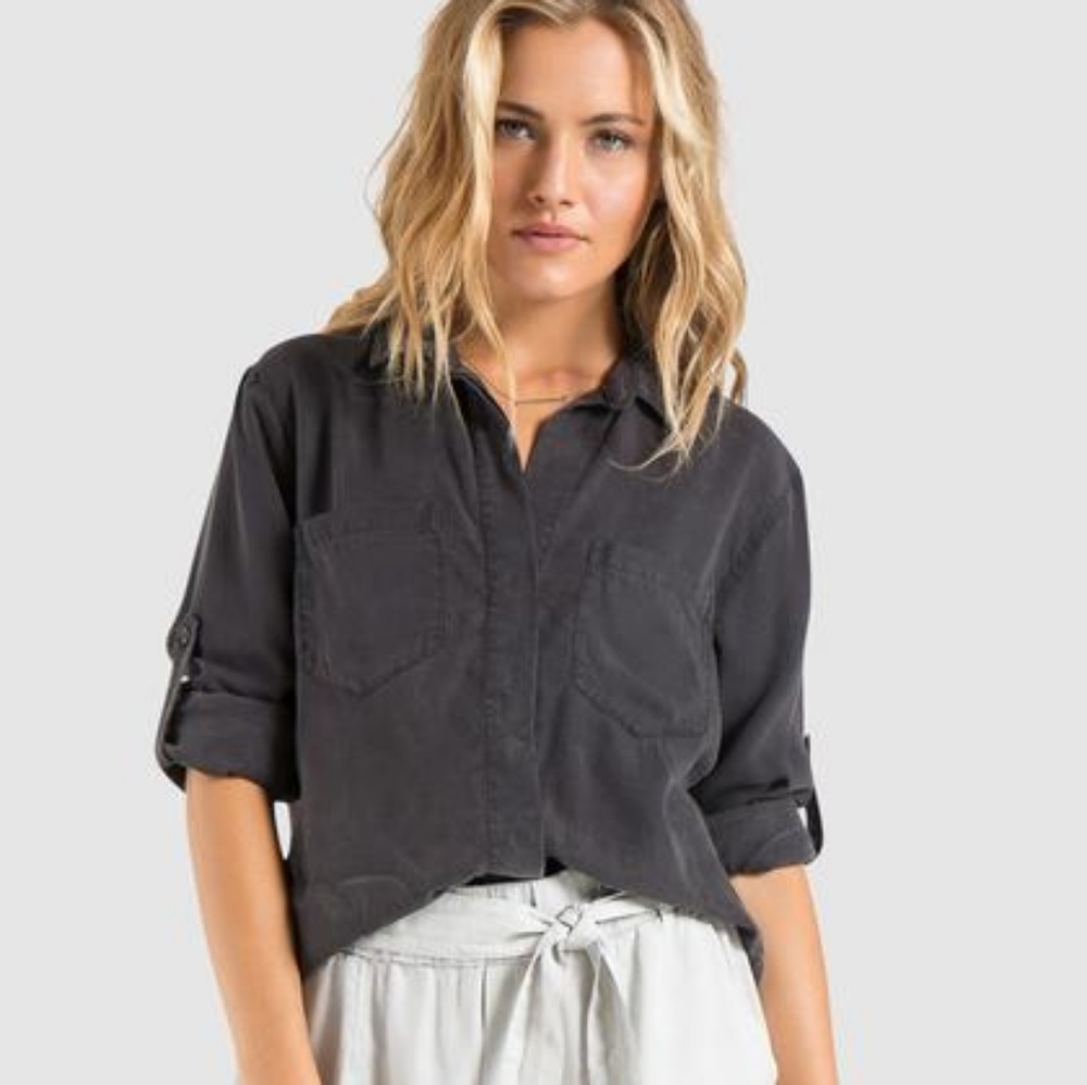 *NEW* Bella Dahl Split Back Button Down